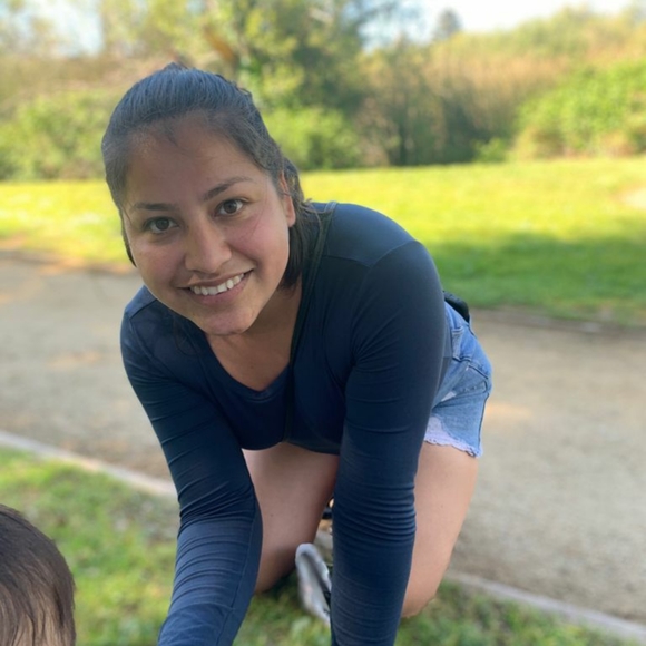 Meet your Posher, Elisabeth - Picture 2 of 2